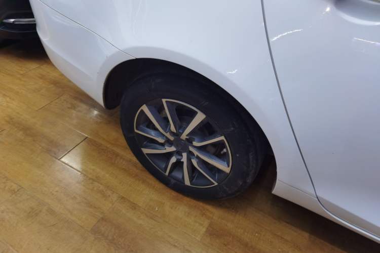 Used Geely Auto Emgrand 2019 Leading Edition 1.5L CVT Upward-Connected Model China VI Standard