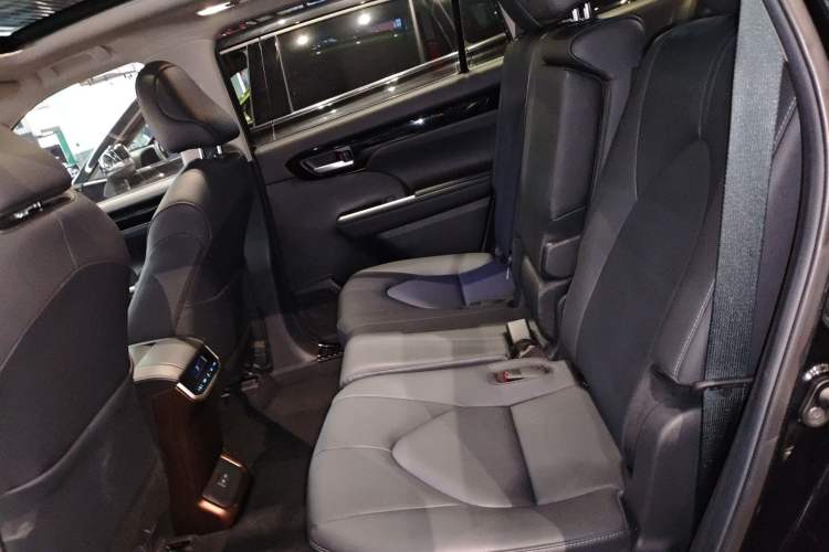 Used Toyota Highlander 2022 Dual-Engine 2.5L Four-Wheel Drive Prestige Version 7 Seats