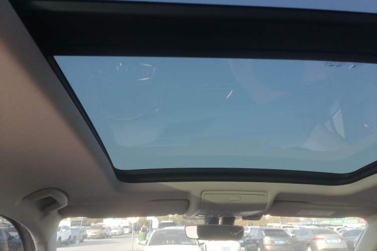 Used Volkswagen Tiguan L 2019 Restyled 330TSI Automatic Two-Wheel Drive R-Line Flagship Version China VI Standard
