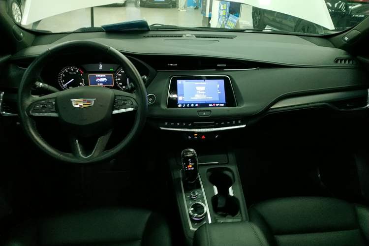 Used Cadillac XT4 2021 28T Two-Wheel Drive Leading Version
