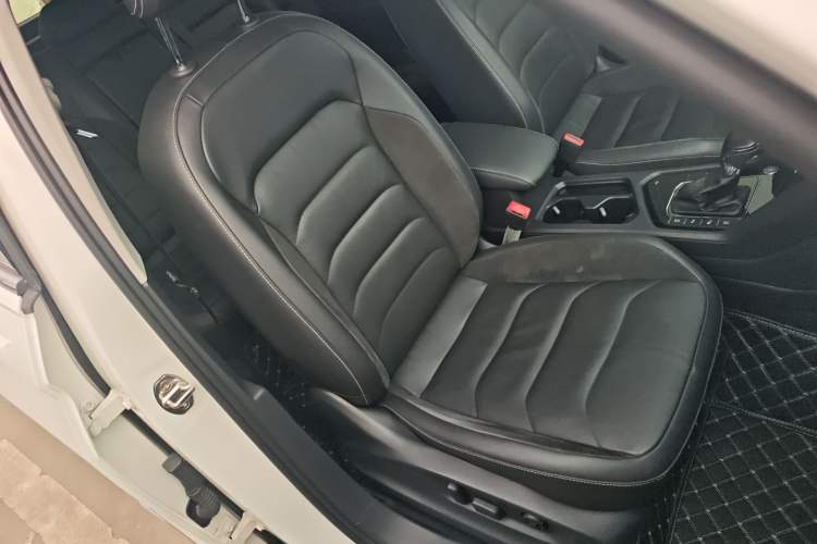 Used Volkswagen Tiguan L 2019 330TSI Automatic Two-Wheel Drive Smart Luxury Version China VI Standard
