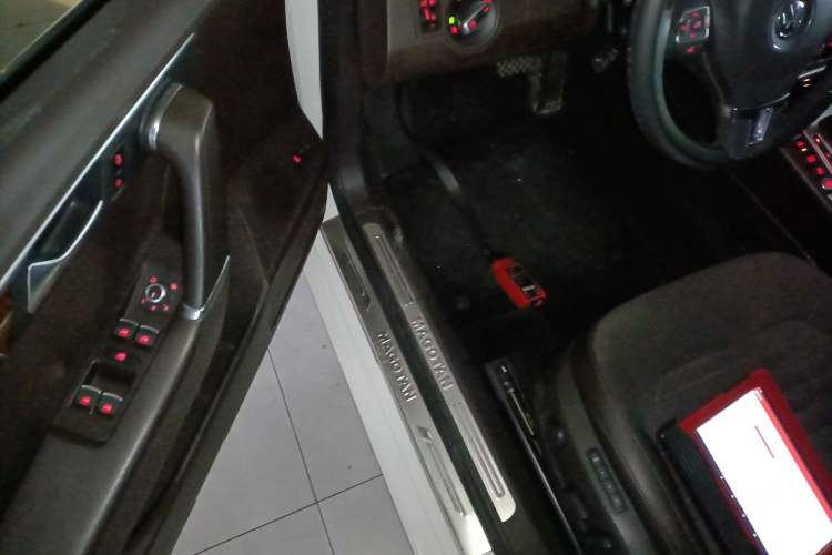 Used Volkswagen Magotan 2012 Travel Edition 2.0 TSI Comfort Version