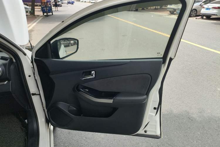 Used Venucia T70 2016 1.6L Manual Ruixing Edition
