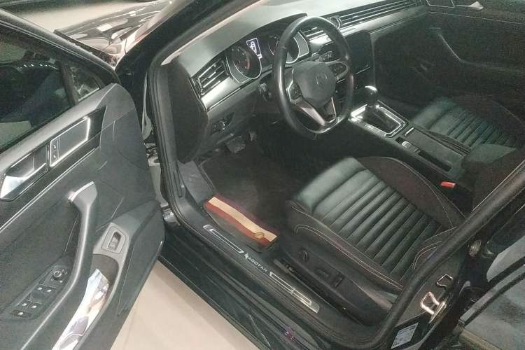 Used Volkswagen Magotan 2020 330TSI DSG Leading Model
