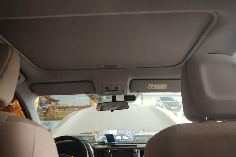 Used Toyota RAV4 2015 2.0L CVT Two-Wheel Drive Fashion Edition