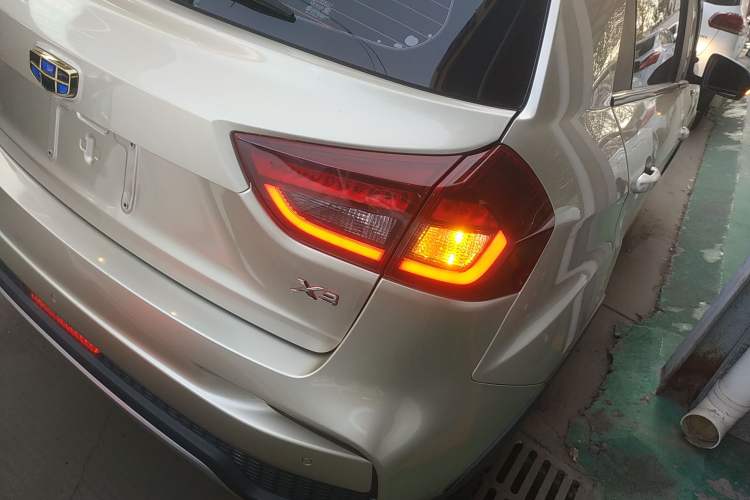 Used Geely Auto Vision X3 2019 Upgraded Model 1.5L CVT Elite Version
