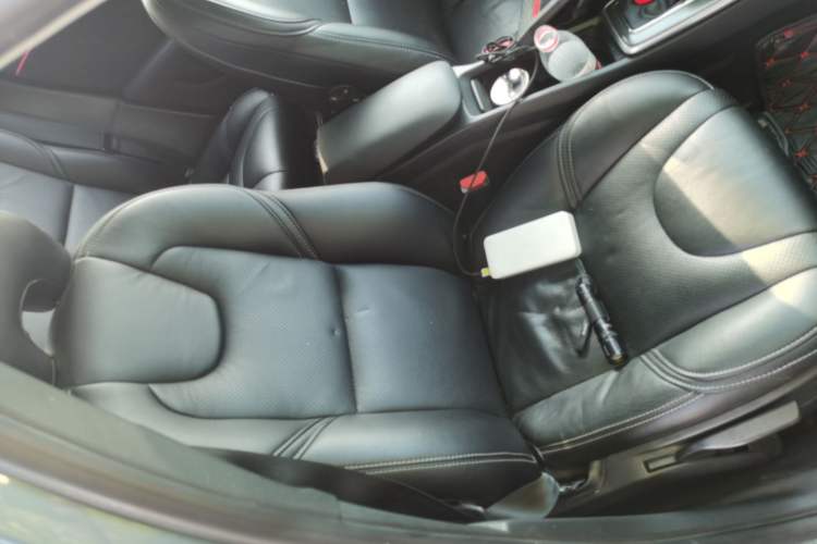 Used Volvo V40 2014 2.0T Zhiyi Version
