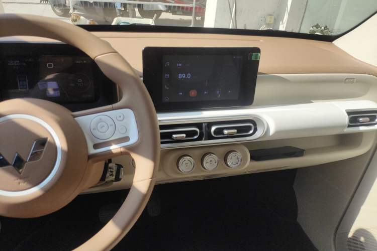 Used Wuling Hongguang MINIEV 2024 3rd Generation 215km Advanced Version
