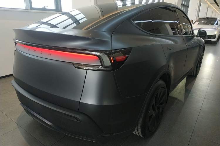 Used Tesla Model Y 2025 Rear-Wheel-Drive Version
