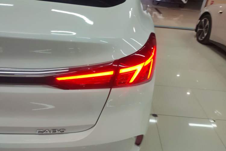 Used Changan Eado New Energy 2022 EV460 Smart Ride-Hailing Edition – Lithium Iron Phosphate