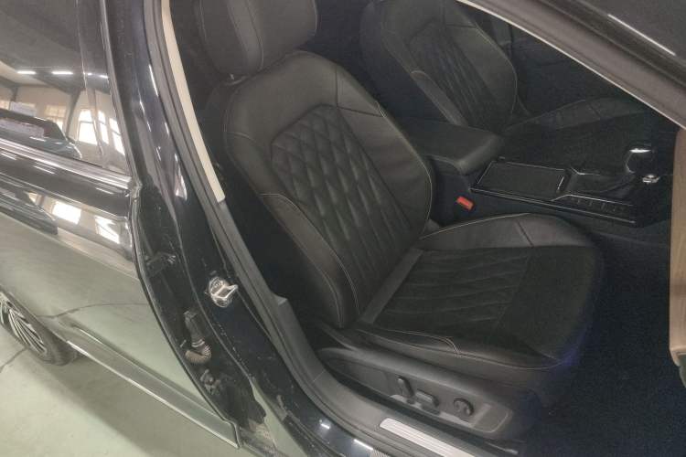 Used Volkswagen Passat 2019 330TSI Luxury Edition China VI Standard