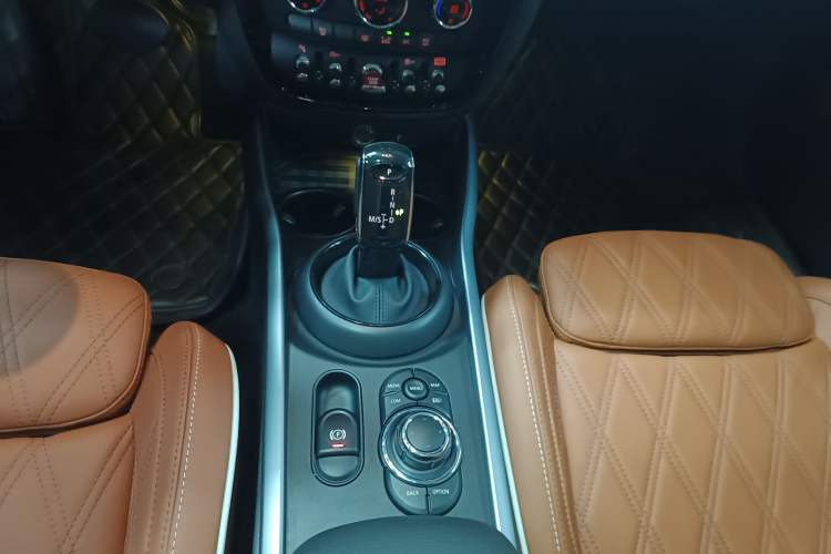 Used  Clubman 2023 1.5T COOPER Connoisseur