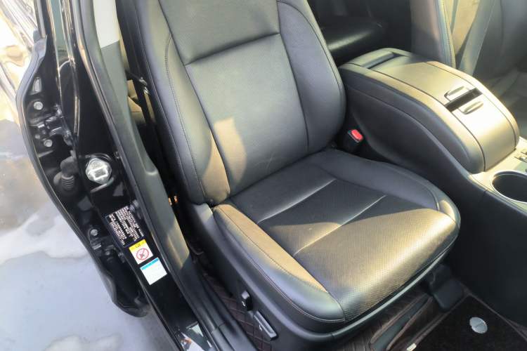 Used Toyota Highlander 2018 2.0T Four-Wheel Drive Luxury Version 7 Seats China VI Standard
