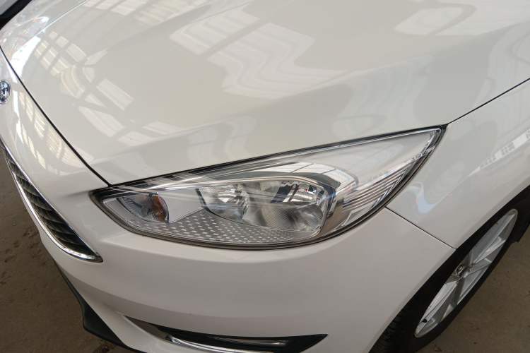 Used Ford Focus 2017 Hatchback 1.6L Automatic Fashion Edition Smart Drive Version
