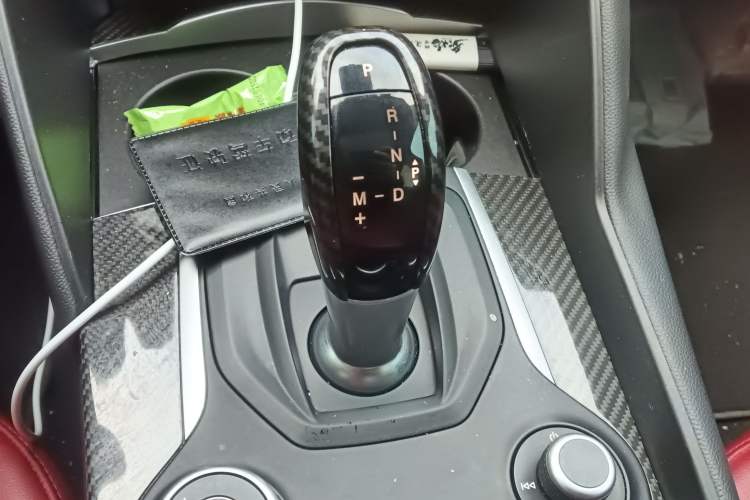 Used Alfa Romeo Giulia 2017 2.0T 280HP Luxury Edition
