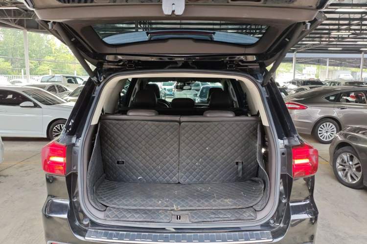 Used Roewe RX8 2019 30T Smart Connectivity Two-Wheel Drive Supreme Flagship Edition
