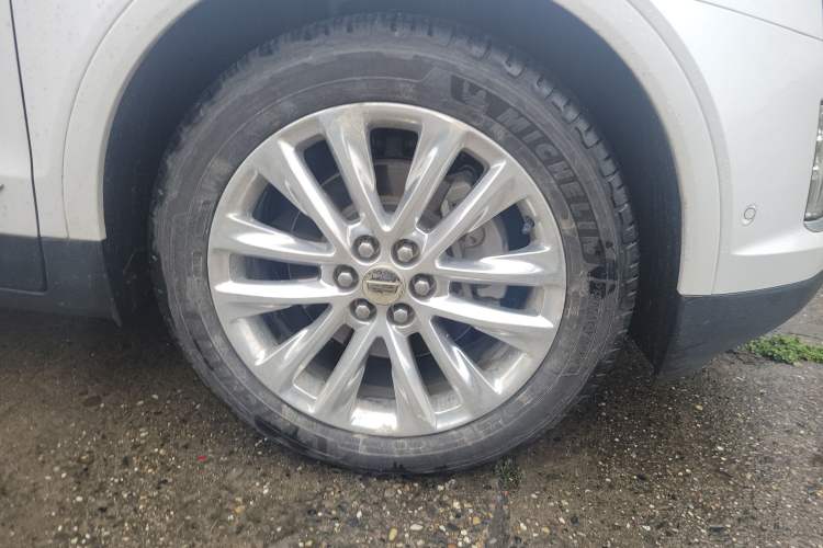 Used Cadillac XT5 2018 28E 4x4 Platinum Edition
