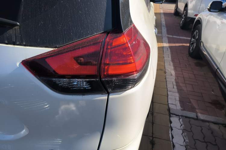 Used Nissan X-Trail 2023 Classic 2.0L Two-Wheel Drive Smart Connect Premium Edition
