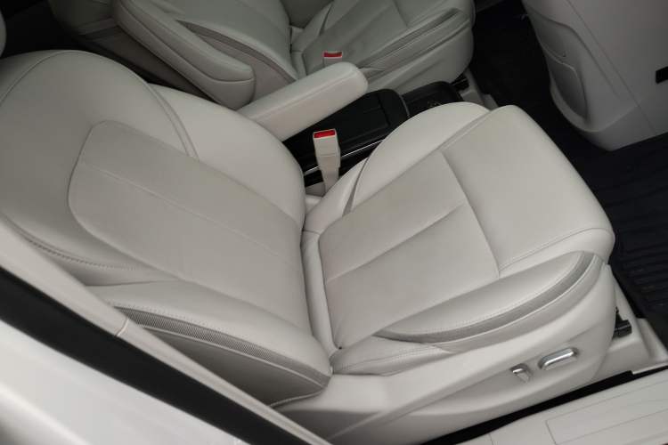 Used Buick GL8 2023 ES Lu Zun Deluxe and Yue Edition
