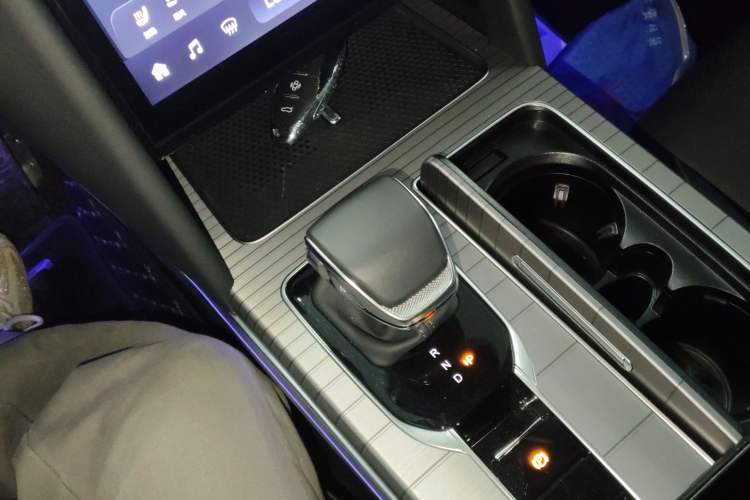 Used Hongqi HS7 PHEV 2024 2.0T PHEV Four-Wheel Drive Flagship Edition 7 Seats