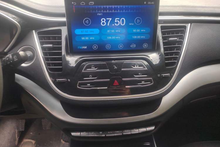 Used Soueast DX7 2018 Prime 1.5T Manual Smart Connect Starry Edition China V Standard
