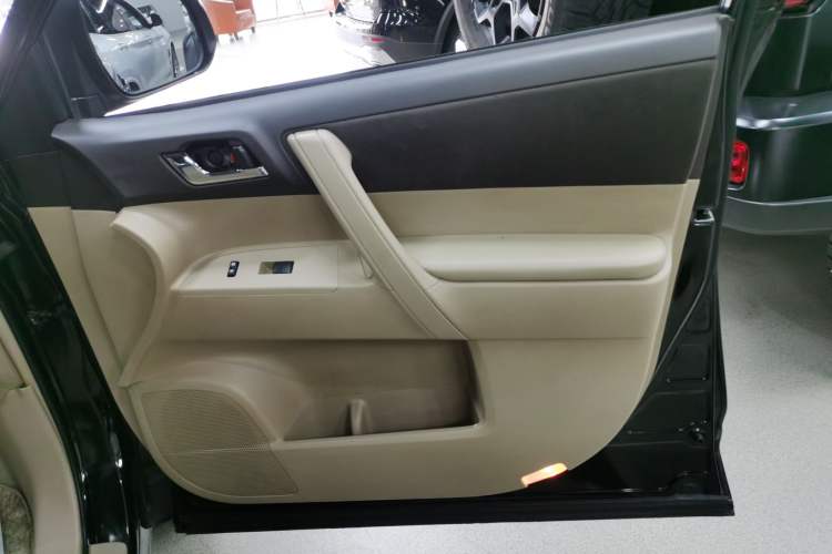 Used Toyota Highlander 2012 2.7L 2WD 5-Seater Elite Edition
