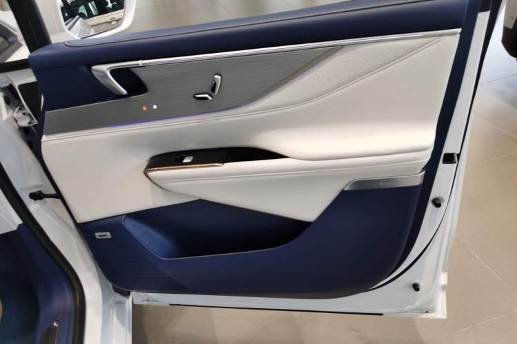 Used Buick GL8 New Energy 2024 Lu Zun Luxury Edition 7-Seater
