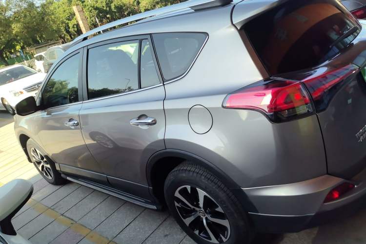 Used Toyota RAV4 2018 2.0L CVT Two-Wheel Drive Fashion X Edition
