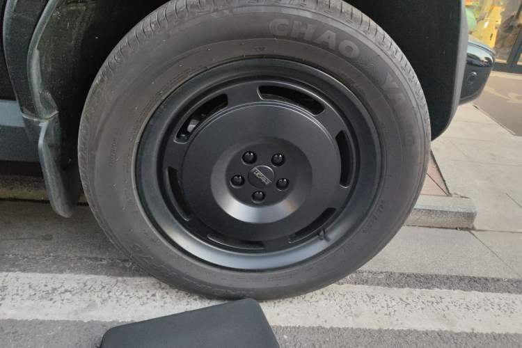 Used  V23 2025 401 Two-Wheel Drive Intelligent Driving Version
