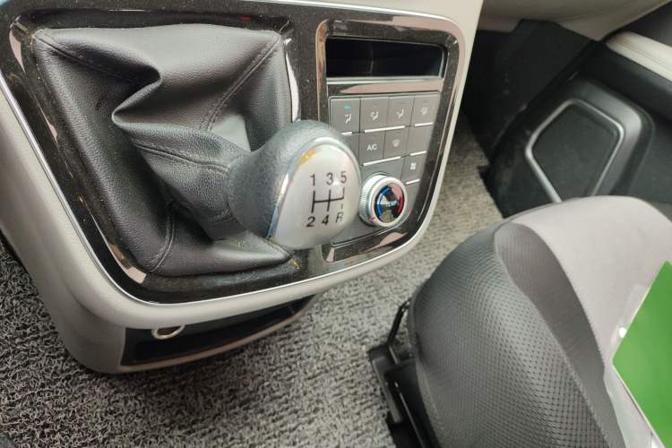 Used JAC Refine M4 2016 2.0L Manual Comfort Edition