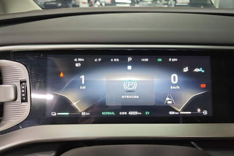 Used Denza D9 2024 DM-i 1050 Luxury Model
