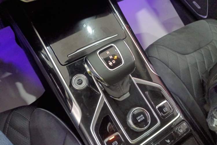 Used Hongqi HS5 2022 Facelifted Version 2.0T Smart Connect Flagship All-Wheel-Drive Edition
