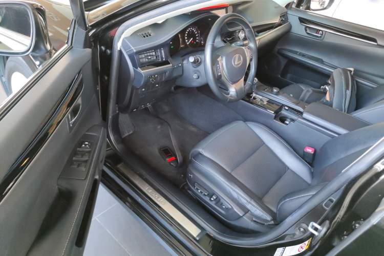 Used Lexus ES 2014 300h Elite Edition