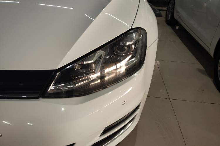 Used Volkswagen Golf 2017 1.6L Automatic Comfort Million-Vehicle Anniversary Edition