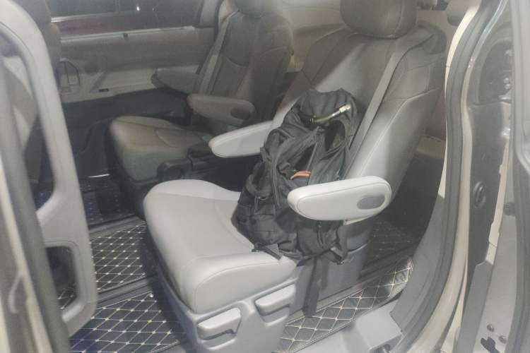 Used Toyota Sienna 2023 2.5L Hybrid Comfort Edition
