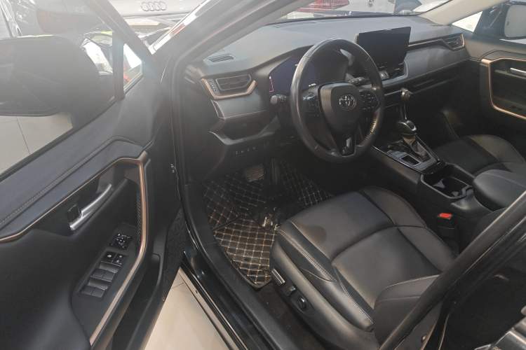 Used Toyota Wildlander 2024 2.0L CVT 4x4 Luxury PLUS Edition