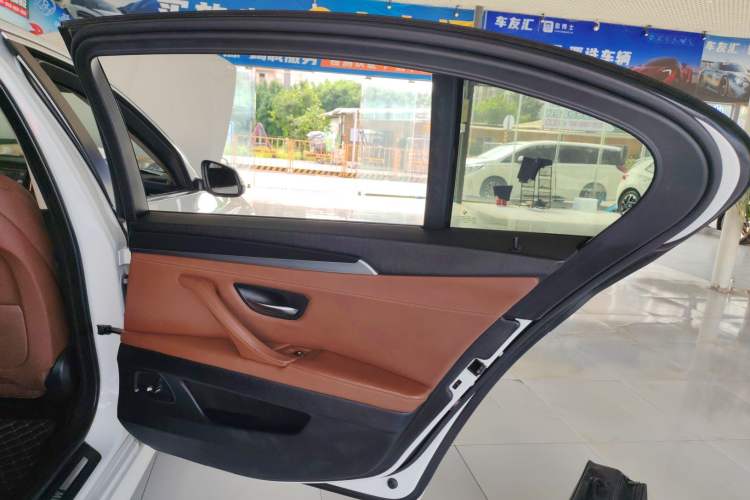 Used BMW 5 Series 2014 520Li Elegant Model
