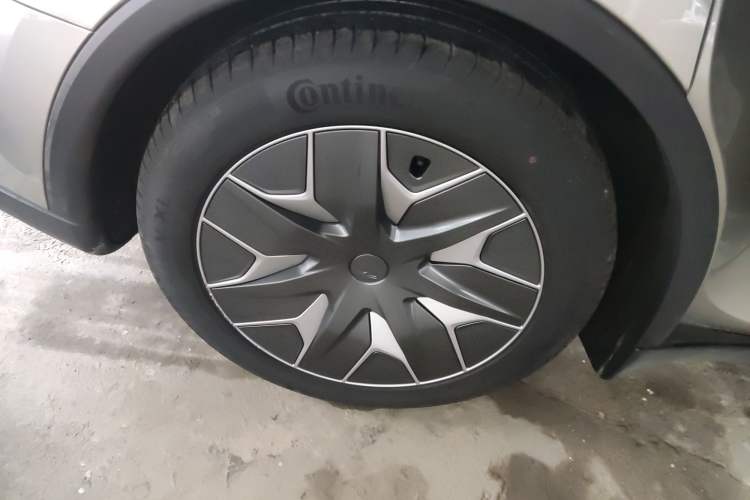 Used Tesla Model Y L 2025 Long-Range All-Wheel-Drive Version
