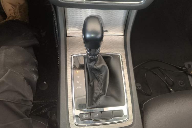 Used Roewe i6 2020 PLUS 1.6L CVT 4G Connected Glory Flagship Edition
