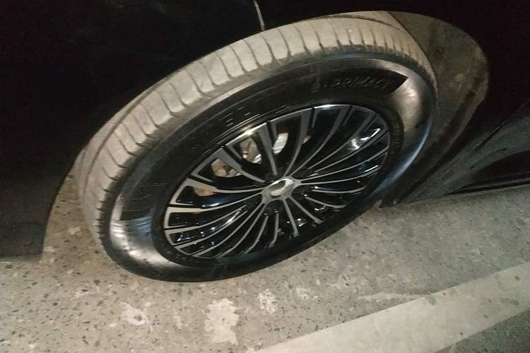 Used Denza D9 2022 DM-i 1040 Prestige Model