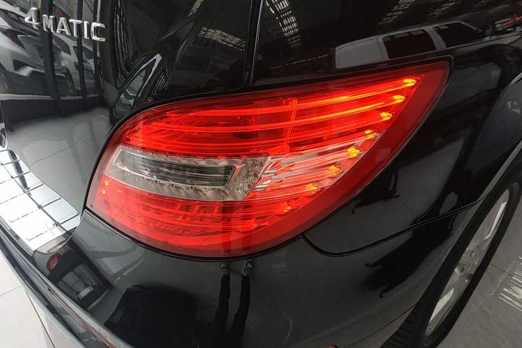 Used Mercedes-Benz R-Class 2017 R 320 4MATIC Business Edition Prestige Model
