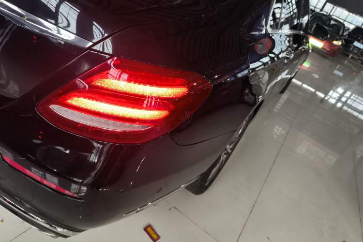 Used Mercedes-Benz E-Class 2019 E 260 L
