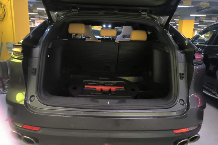 Used Changan UNI-K 2024 2.0T Two-Wheel Drive YueShang Trim
