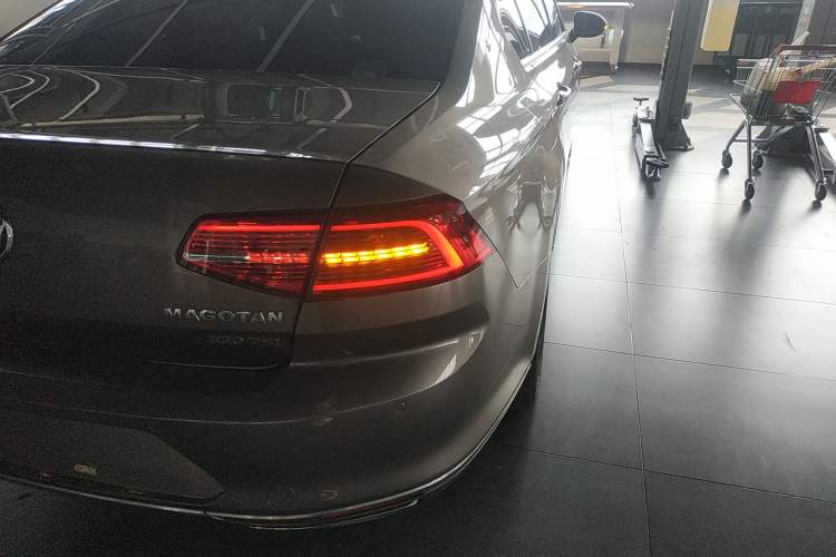 Used Volkswagen Magotan 2017 330TSI DSG Luxury Model
