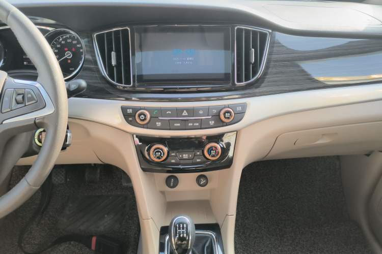 Used Baojun 730 2016 1.8L Manual Luxury Edition 7 Seats
