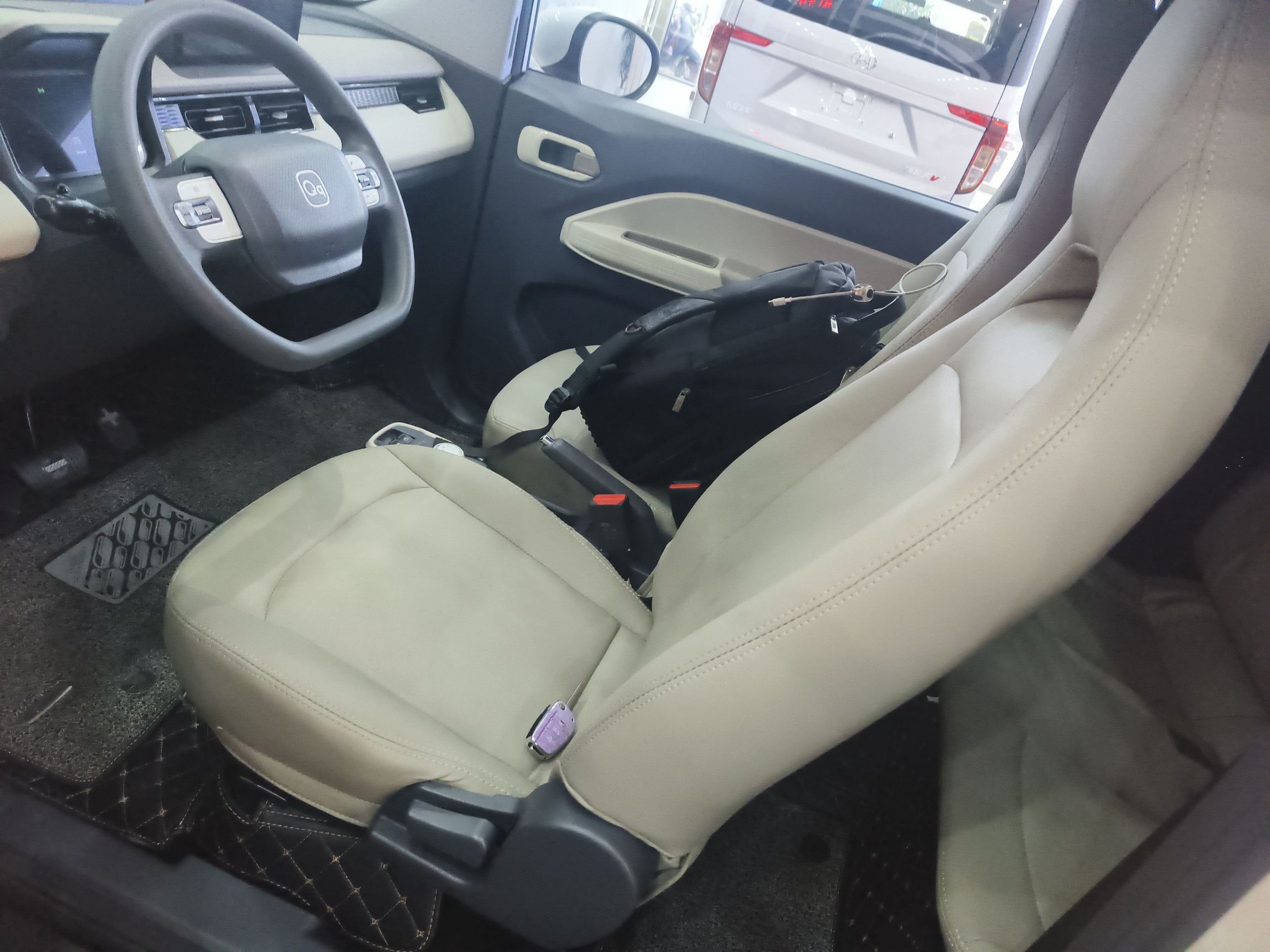 Переднее сиденье в автомобиле