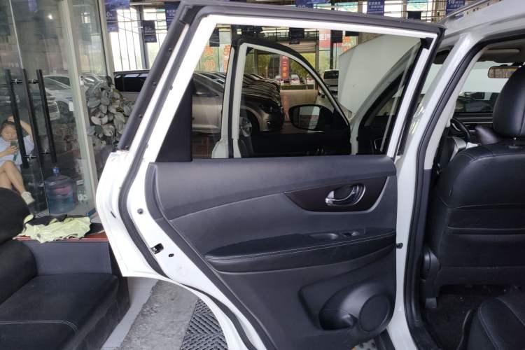 Used Nissan X-Trail 2015 2.0L CVT Comfort MAX Edition 2WD