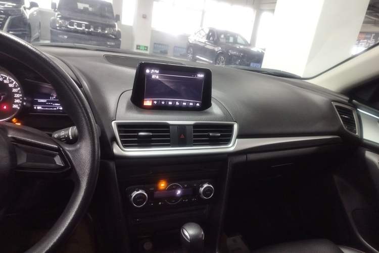 Used Mazda Mazda 3 Axela 2019 Cloud-Controlled Sedan 1.5L Automatic Luxury Model China VI Standard
