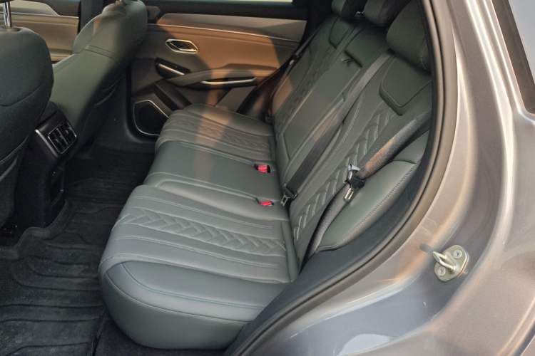 Used BYD Song L DM-i 2025 Intelligent Driving Version 112 km Beyond-Range Type