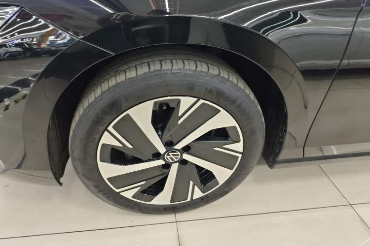 Used Volkswagen Magotan 2024 300TSI DSG Prestige Edition—A Real Eye-Catcher
